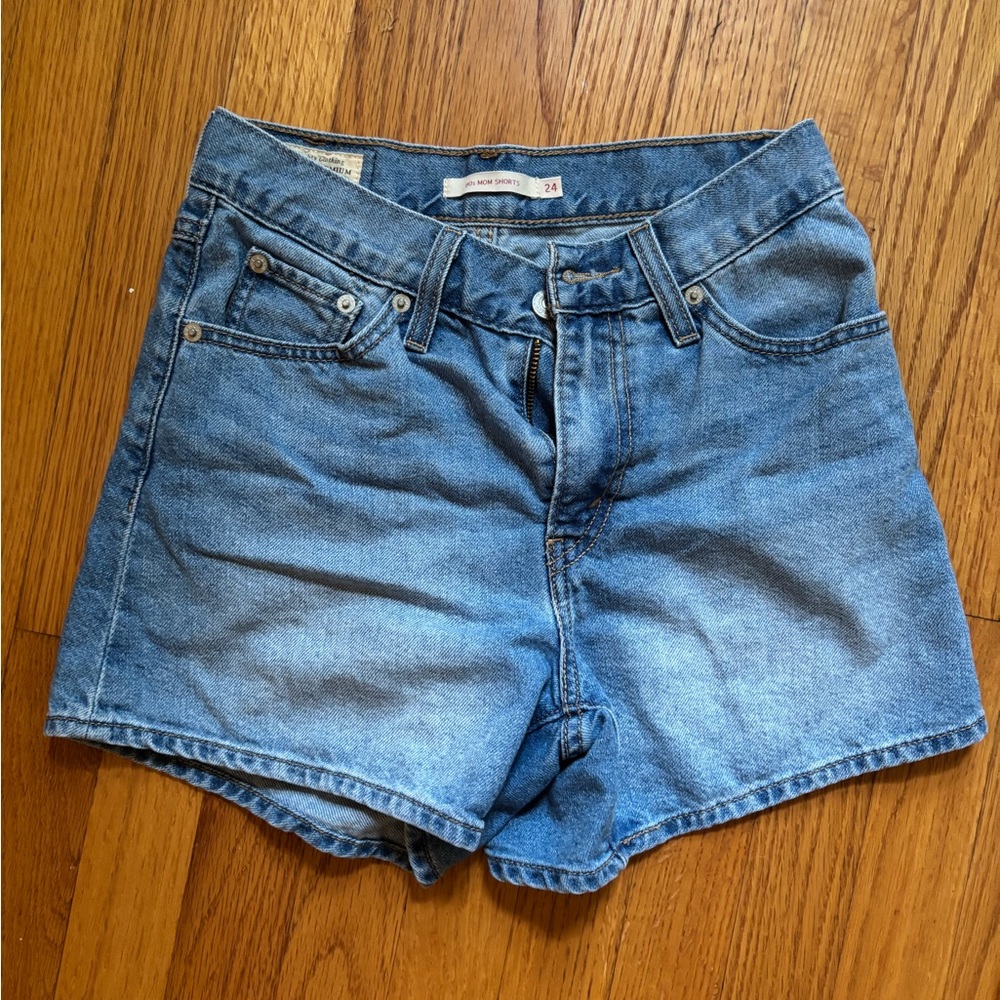 Levi’s Lightweight 80s Mom Shorts